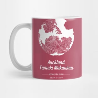 City map in red: Auckland Tamaki Makaurau, New Zealand with retro vintage flair Mug